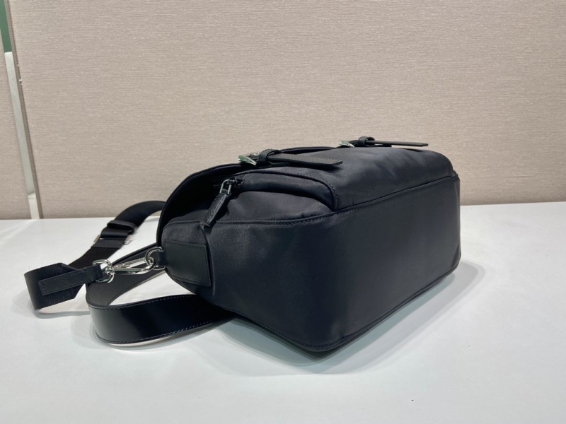 Pra*a waist chest packs